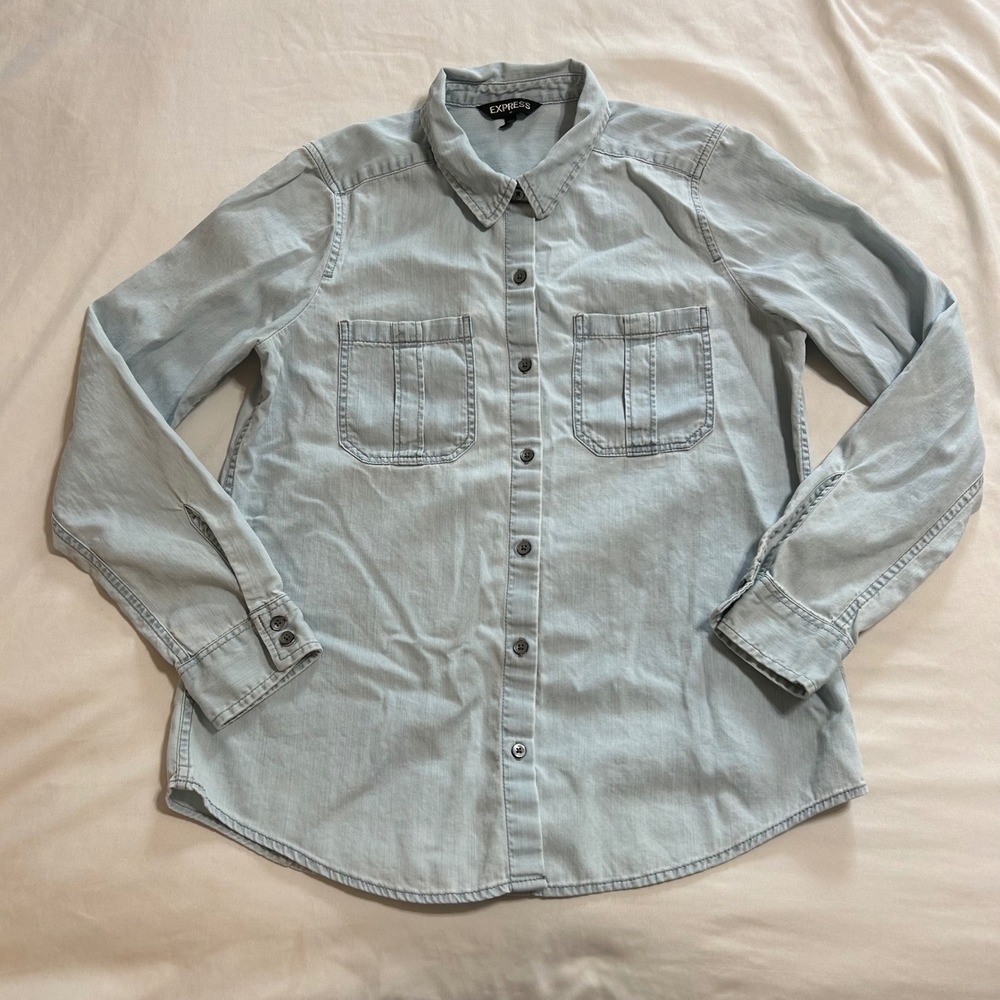 Express Womens Light Wash Denim Button Down Shirt Long Sleeve Cotton Blue Size M